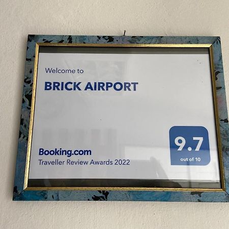 Brick Airport Apartment Cristian  Exterior foto