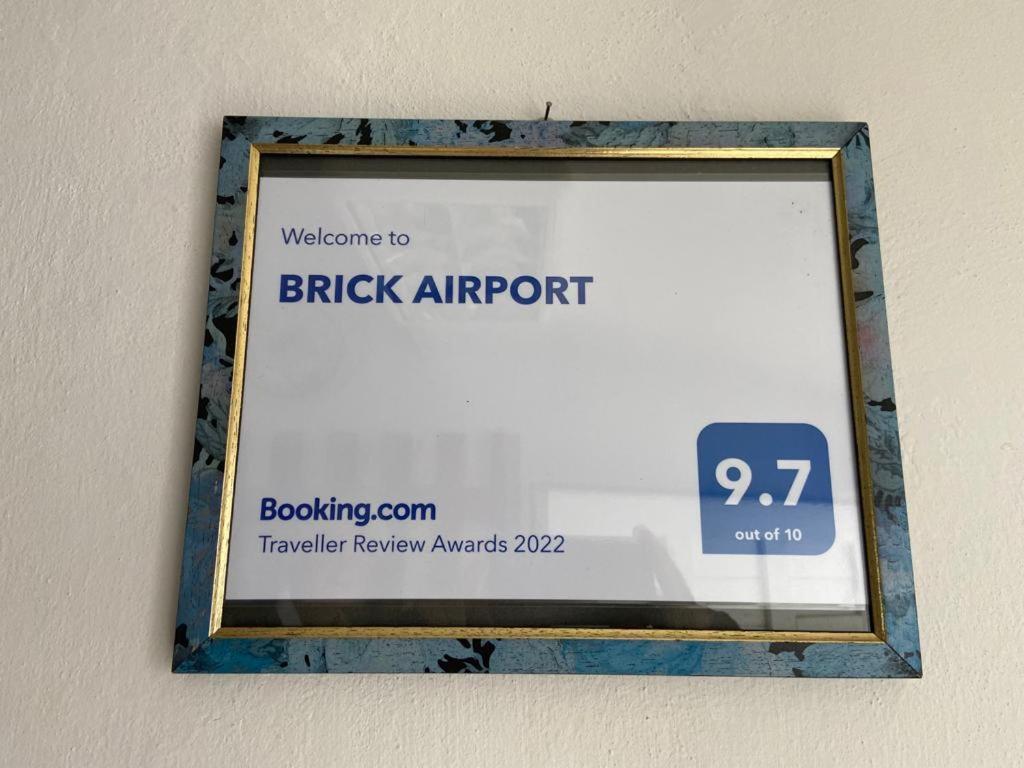 Brick Airport Apartment Cristian  Exterior foto