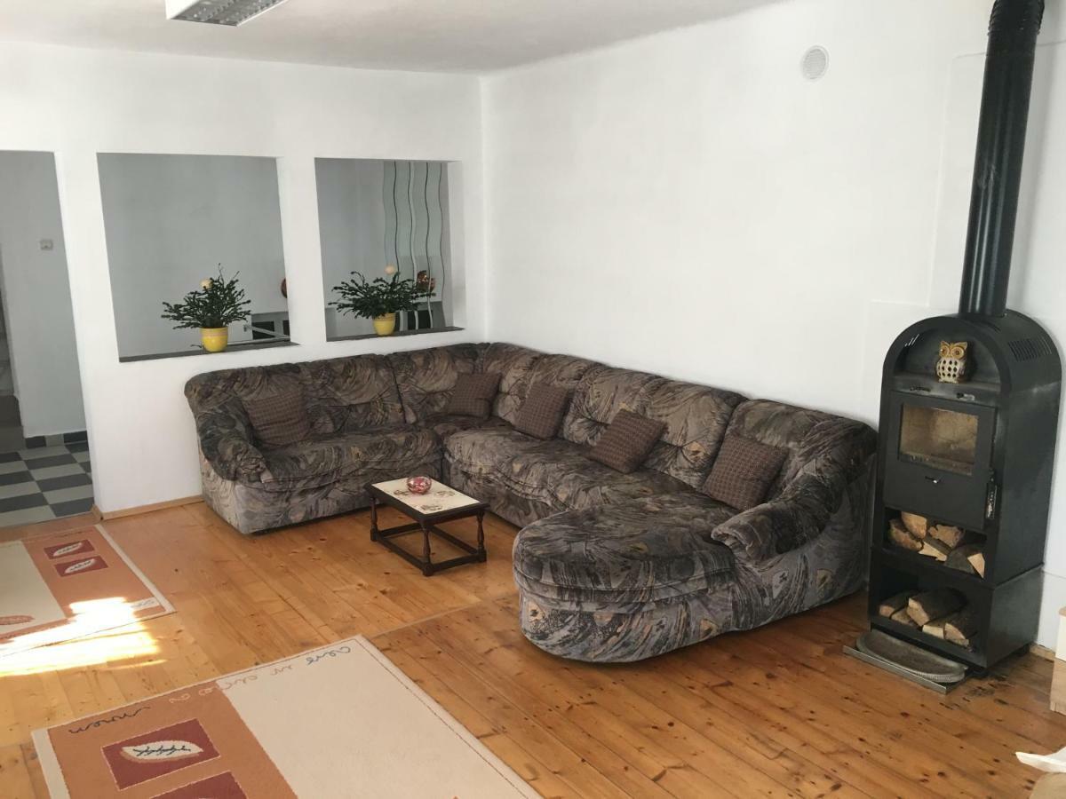 Brick Airport Apartment Cristian  Exterior foto