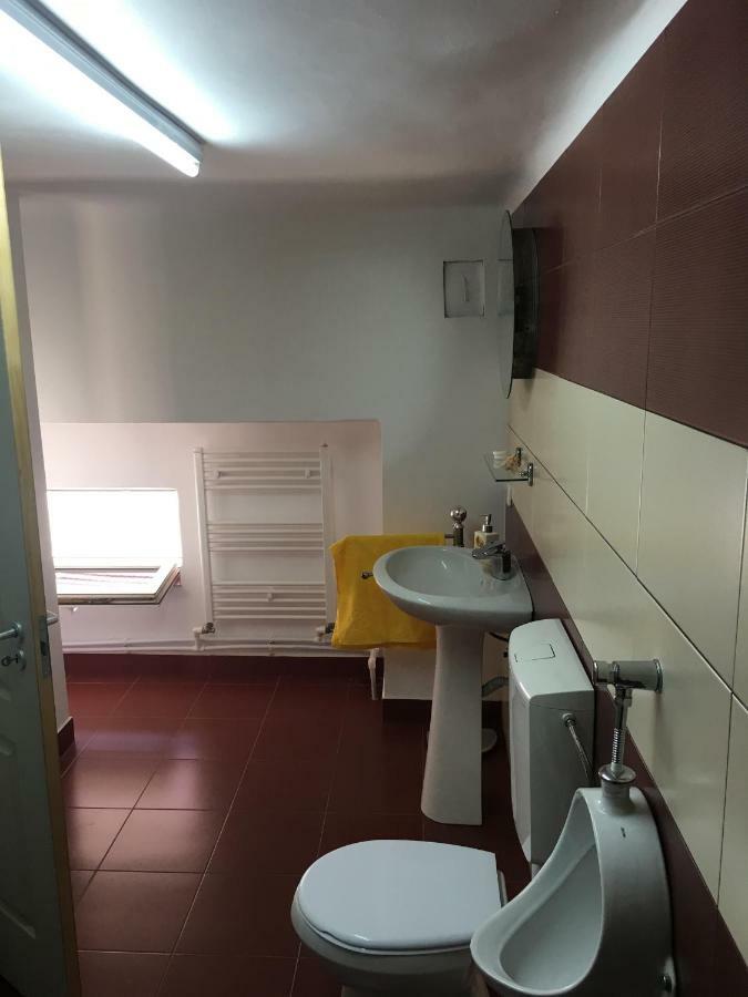 Brick Airport Apartment Cristian  Exterior foto