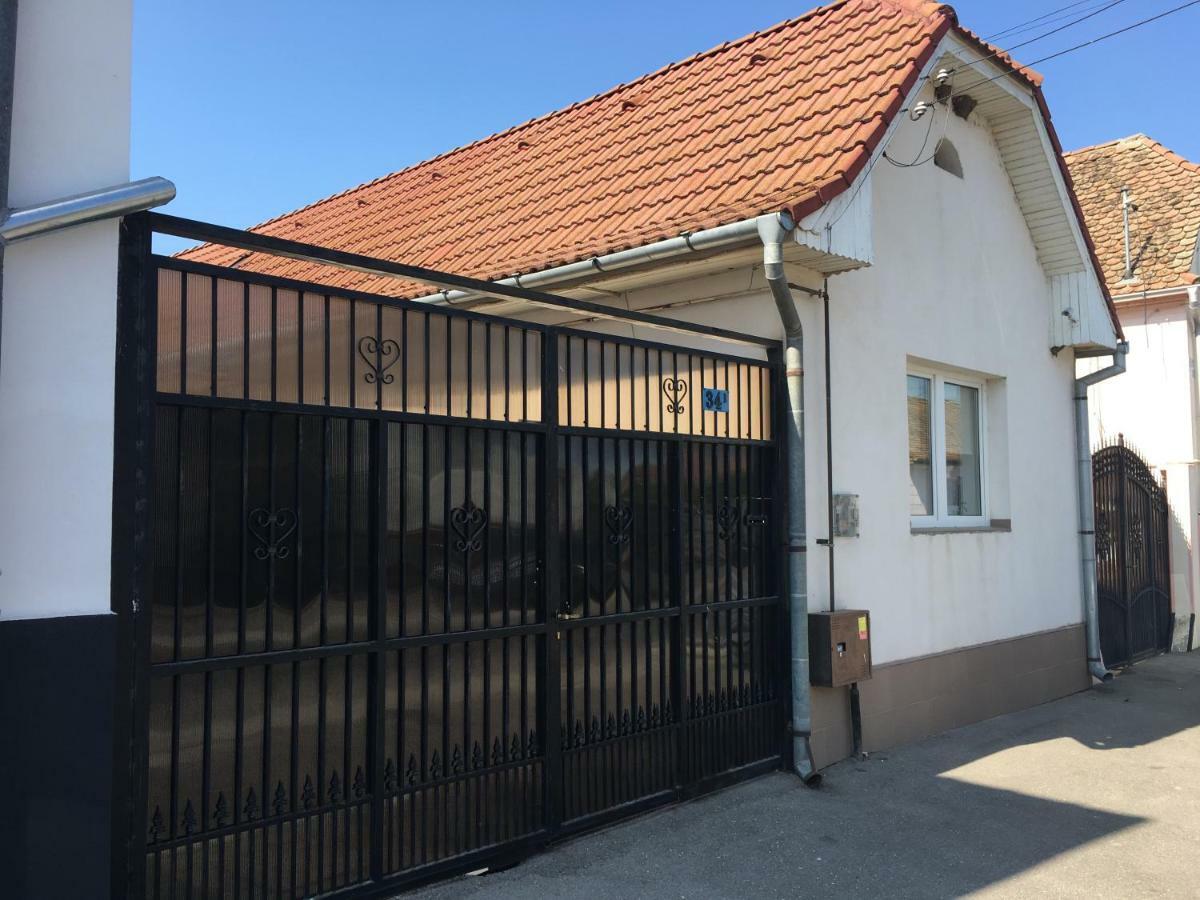 Brick Airport Apartment Cristian  Exterior foto