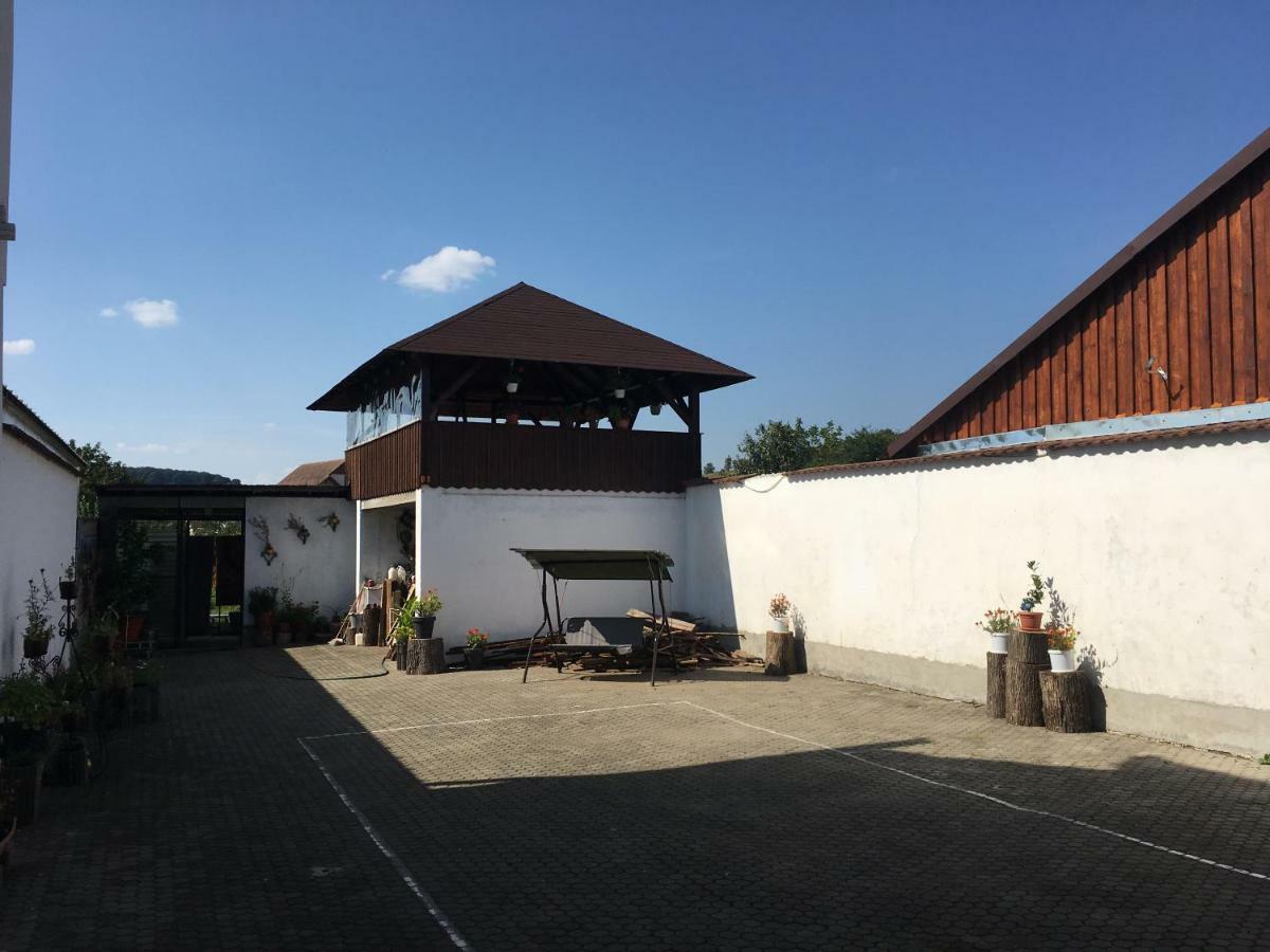 Brick Airport Apartment Cristian  Exterior foto